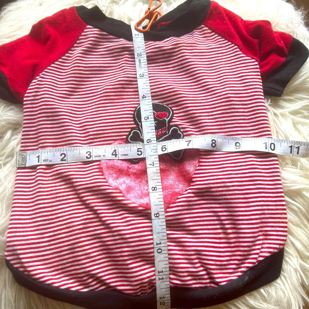 Skull and Crossbones Heart T with Rhinestone, SPF30 - Picture 4 of 4